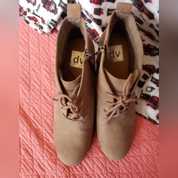 Light tan DV booties - Picture 2 of 7